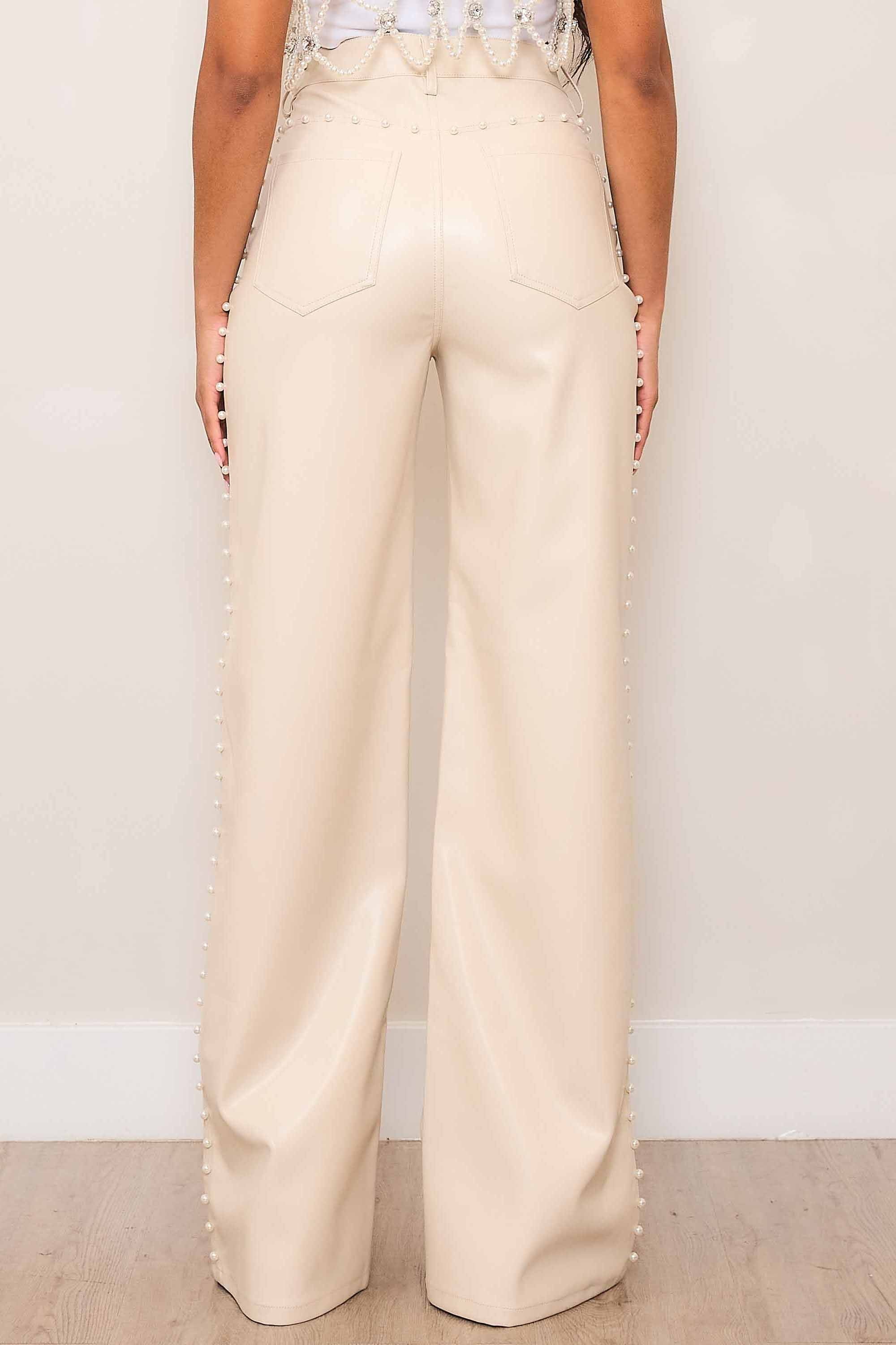 PANTALON ECOCUERO CREMA CON PERLAS