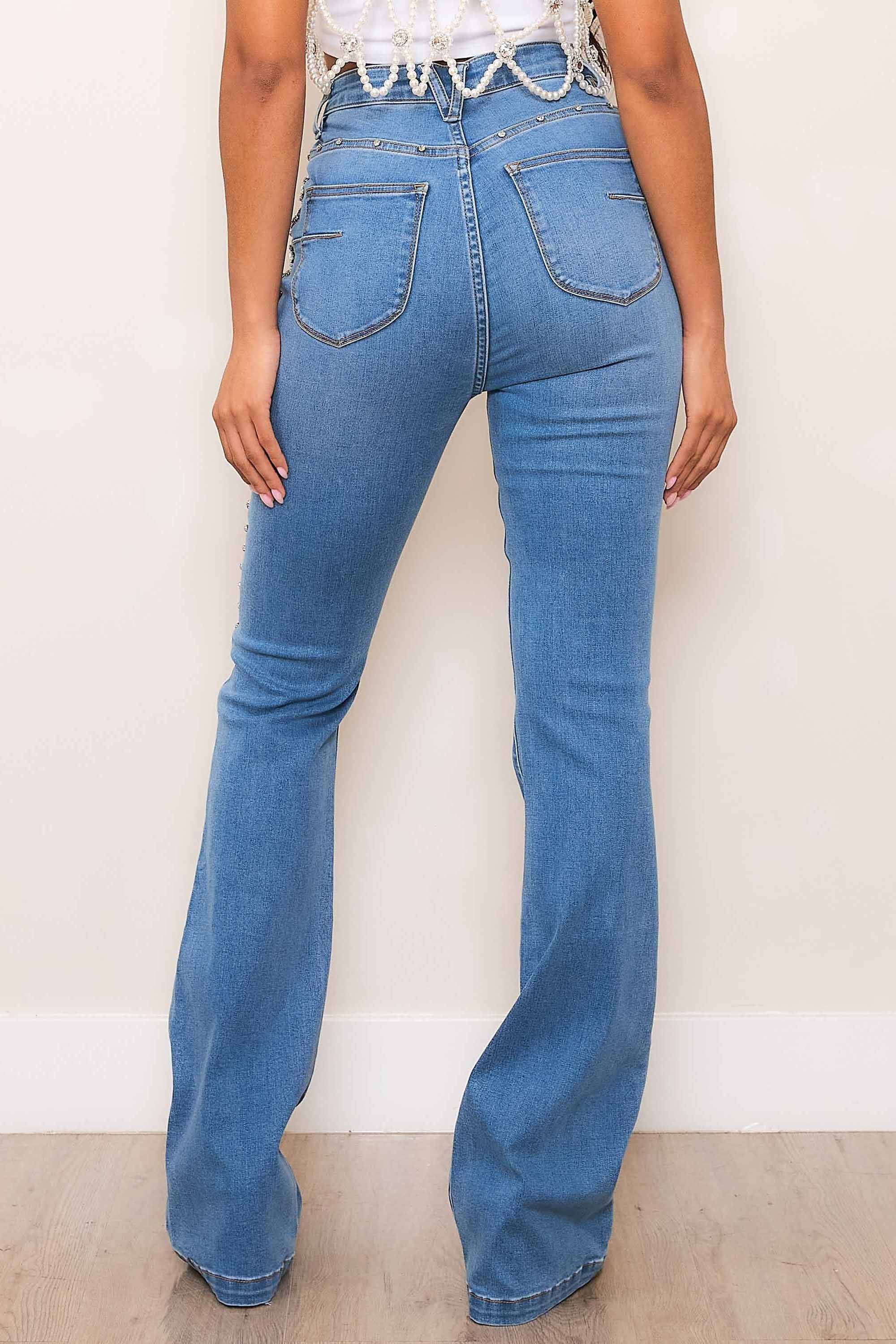JEANS BOOTCUT CON PEDRERIA 3D AL COSTADO