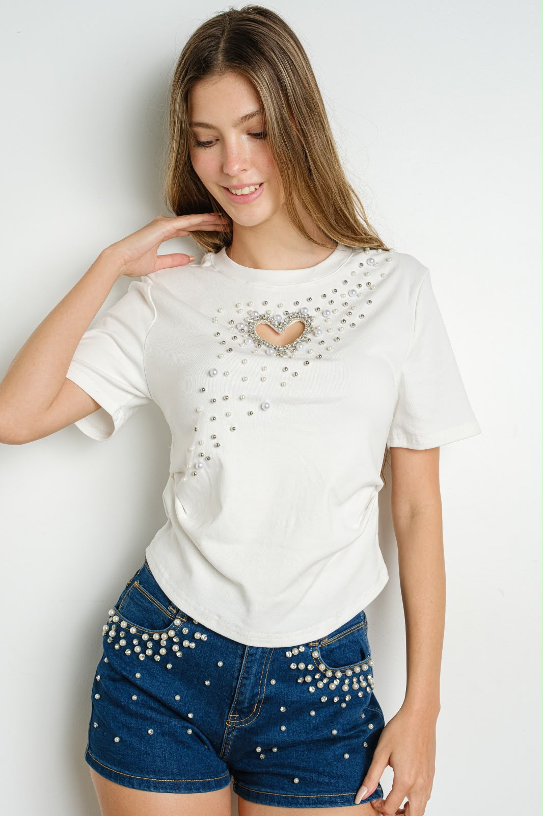POLERA CORAZÓN CON PEDRERÍA Y PERLAS