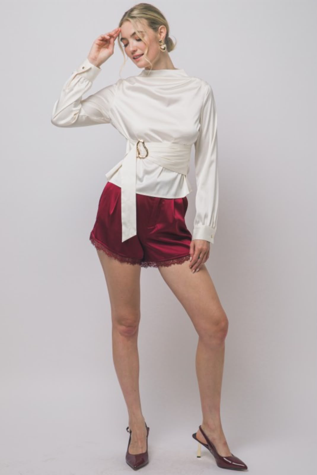 BLUSA SATINADA CON DETALLE DORADO METÁLICO
