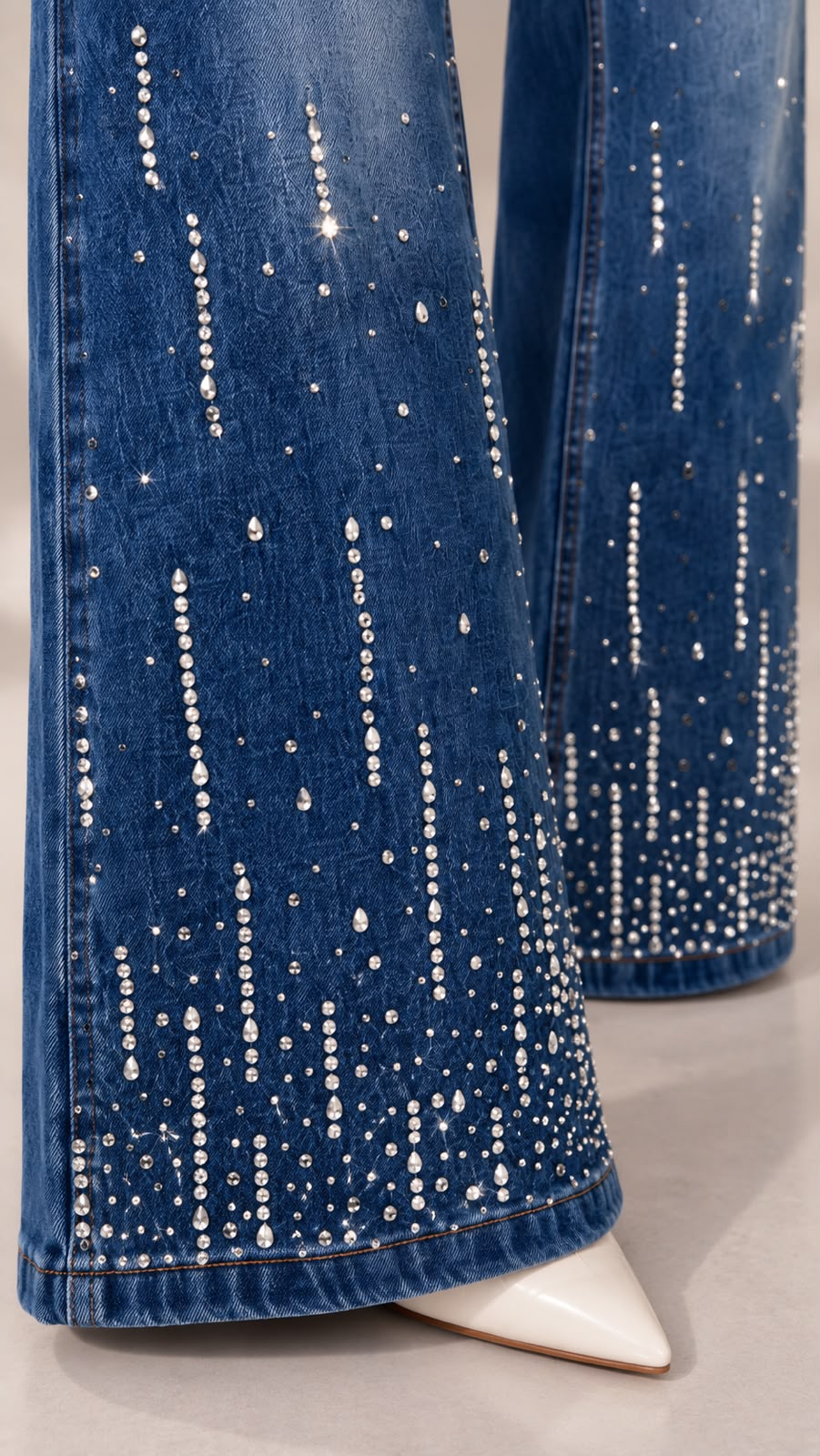 JEANS BRILLANTES EN DEGRADE PEDRERÍA CIRCULAR Y GOTA
